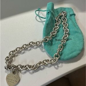 TIFFANY & CO Return to Tiffanys NYC Heart 15.5” choker.